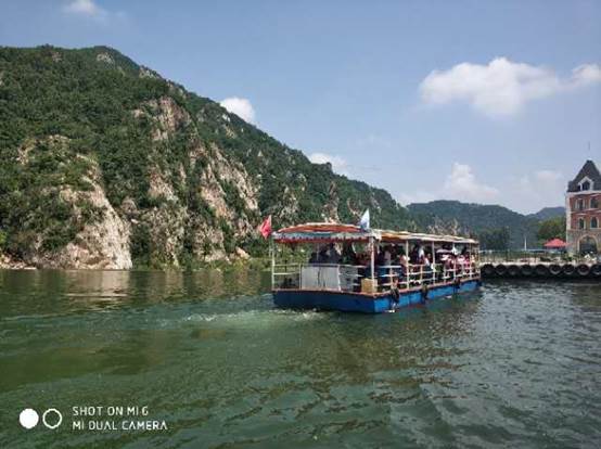 鞍山市天乙門窗有限公司組織全體員工開展了每年一度的“清涼夏日游”團(tuán)建活動(dòng)(圖4) 鞍山市天乙門窗有限公司組織全體員工開展了每年一度的“清涼夏日游”團(tuán)建活動(dòng)(圖4)